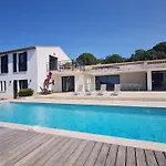 Climatisée 6 Pièces Avec Piscine Privée, 5 Chambres, Domaine De La Nartelle - Fr-1-780-67 *
