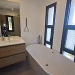 Villa Climatisée 6 Pièces Avec Piscine Privée, 5 Chambres, Domaine De La Nartelle - Fr-1-780-67