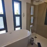 Climatisée 6 Pièces Avec Piscine Privée, 5 Chambres, Domaine De La Nartelle - Fr-1-780-67 Sainte-Maxime