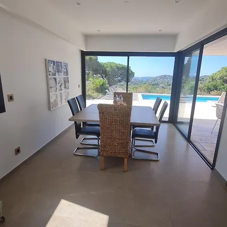 Climatisée 6 Pièces Avec Piscine Privée, 5 Chambres, Domaine De La Nartelle - Fr-1-780-67 Villa *