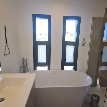 Villa Climatisée 6 Pièces Avec Piscine Privée, 5 Chambres, Domaine De La Nartelle - Fr-1-780-67 *